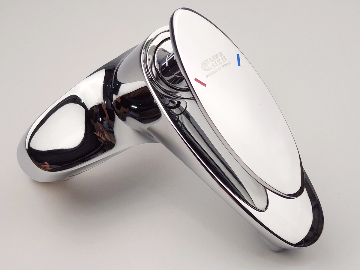 Chi tiết tay gạt và logo trên vòi lavabo nóng lạnh Eurolife EL-CAM 03, thể hiện thiết kế Chrome sáng bóng và nhận diện thương hiệu Eurolife.