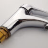 Hình ảnh bề mặt mạ Chrome của vòi lavabo nóng lạnh Eurolife EL-LOT 02, thể hiện độ sáng bóng, hiện đại và khả năng phối hợp với nhiều không gian phòng tắm.