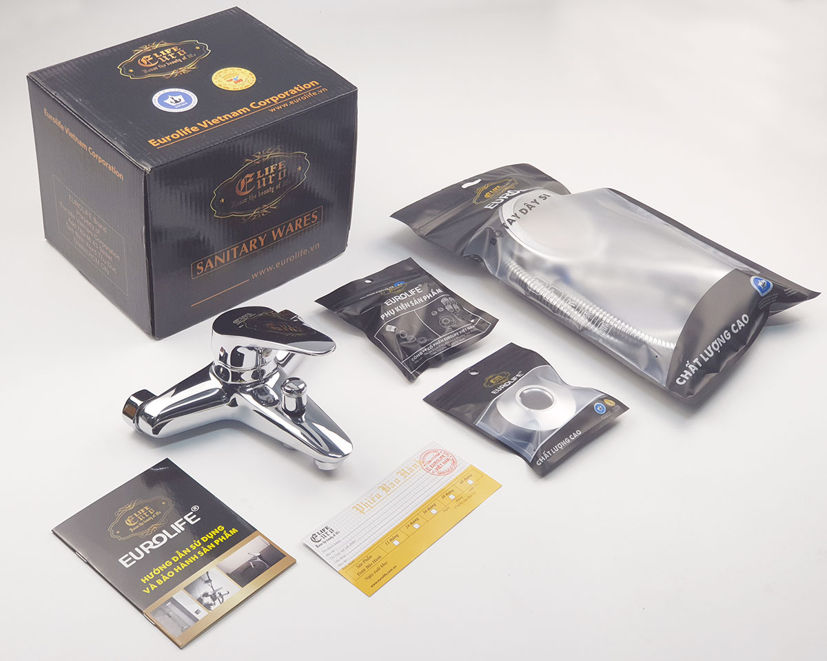 Hình ảnh bộ sản phẩm củ sen Eurolife EL-LOT 01 gồm thân củ sen mạ Chrome, tay sen, dây sen, phụ kiện lắp đặt, hộp đóng gói và phiếu bảo hành.