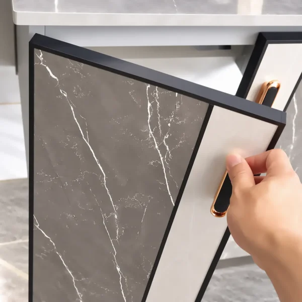Chi tiết cánh tủ nhôm Aluminium phủ giả vân đá màu nâu nhạt Eurolife BLV-AL15, có khung viền đen và tay nắm dọc.
