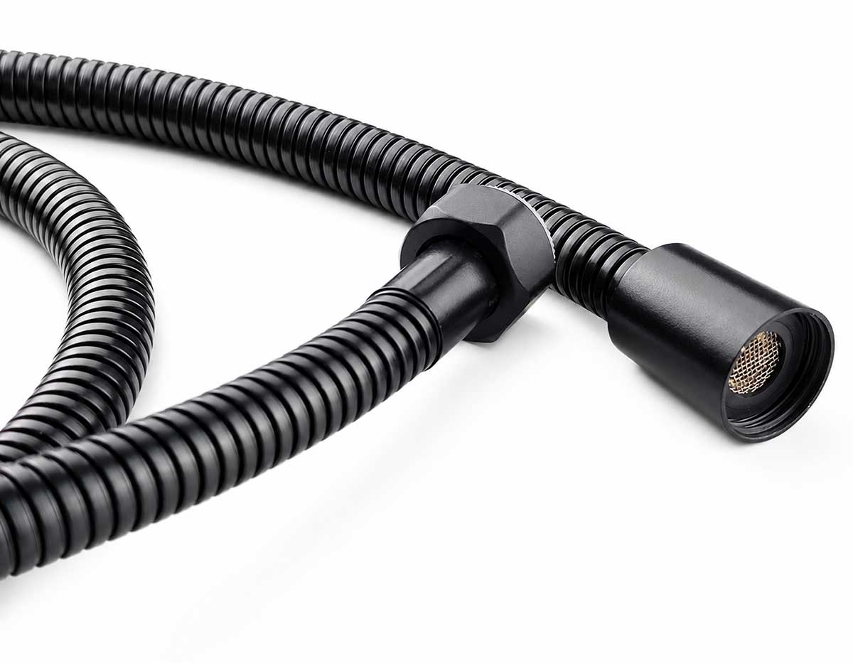 Cận cảnh đầu ốc dây xịt Eurolife EL-X11-D sử dụng ren trong 21mm và lưới lọc tại vị trí kết nối 