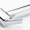 Cơ cấu nút nhấn của vòi xịt Eurolife EL-X11-T được bố trí phía sau đầu phun, hỗ trợ điều khiển đóng mở nước trực tiếp bằng một tay.