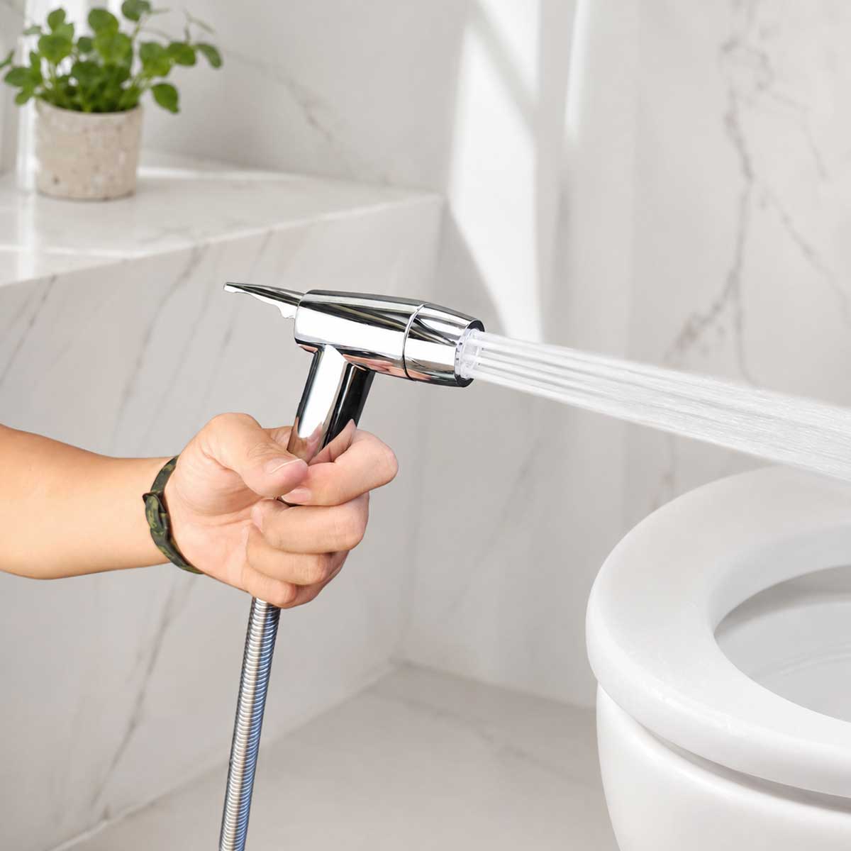 Cơ chế khóa rảnh tay Eurolife EL-X12-T hỗ trợ duy trì dòng nước mà không cần giữ tay nhấn liên tục. 