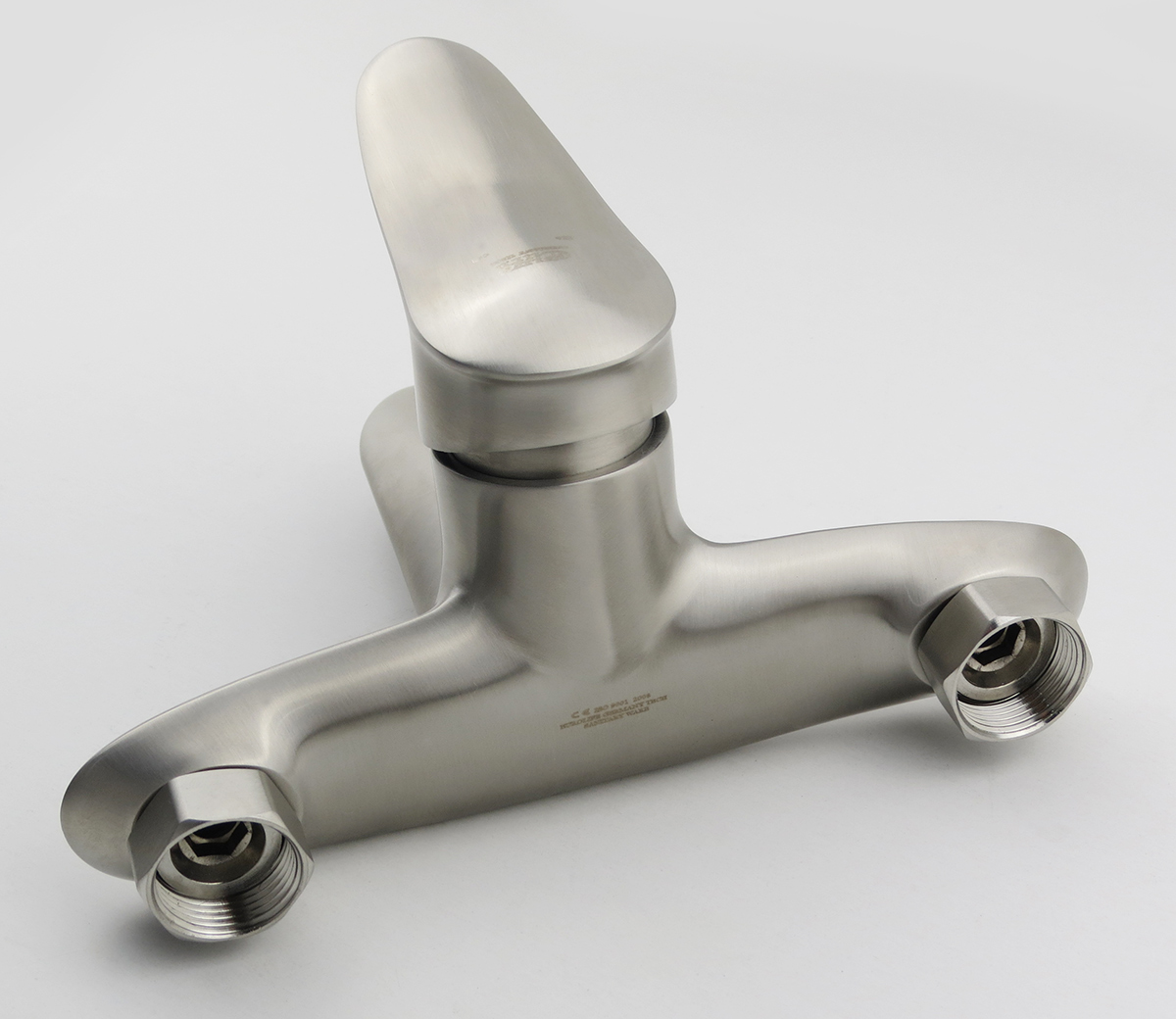 Hình mô tả bề mặt Inox nguyên thủy xước mờ của củ sen Eurolife EL-ORCHID 01, thiết kế bo tròn mềm mại, thân Inox SUS 304 bền đẹp.
