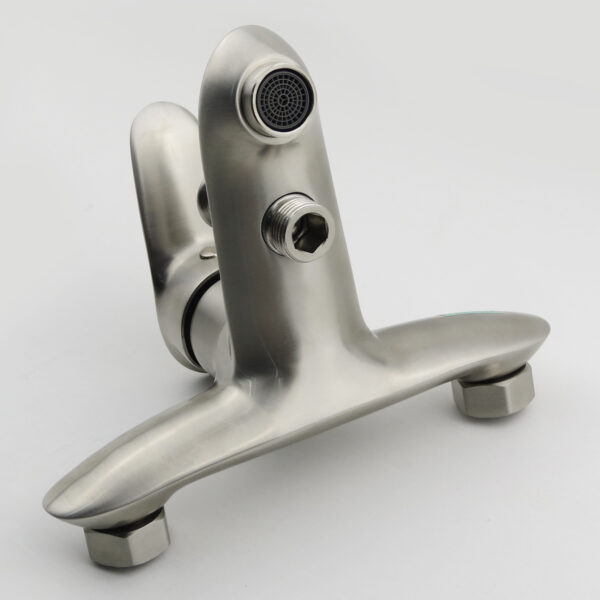 Hình mô tả thiết kế bo cong mềm mại của củ sen Eurolife EL-ORCHID 01, thân Inox SUS 304, bề mặt xước mờ và cấu tạo hiện đại.