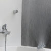 Hình ảnh minh họa áp lực nước mạnh khi sử dụng củ sen nóng lạnh Eurolife EL-SUN 01, kết hợp tay sen siêu tăng áp 1 chế độ và bộ sen mạ Chrome sáng bóng.
