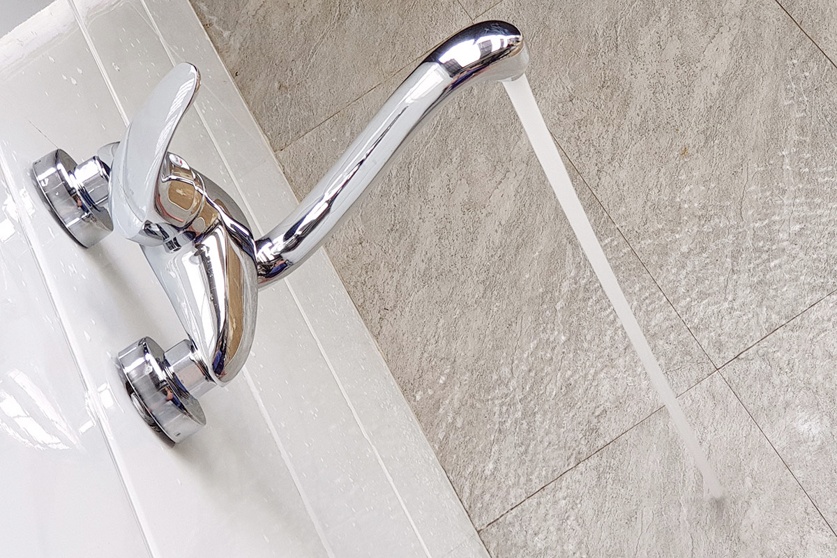 Vòi rửa chén Eurolife EL-T015AT cho dòng nước ổn định, thiết kế âm tường mạ Chrome sáng bóng, hỗ trợ sử dụng thuận tiện trong khu vực bếp.