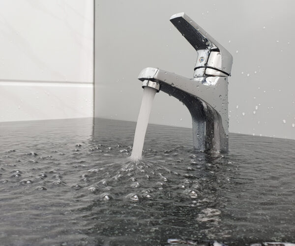 Hình ảnh dòng nước thực tế của vòi lavabo nóng lạnh Eurolife EL-IRIS 02, thể hiện đầu vòi tạo bọt giúp nước chảy êm, đều và hạn chế văng bắn khi sử dụng.