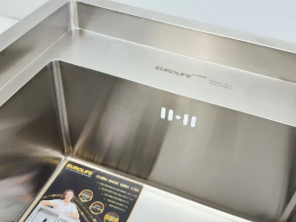 Bề mặt Inox SUS 304 POSCO Korea của chậu Eurolife EL-LS10050