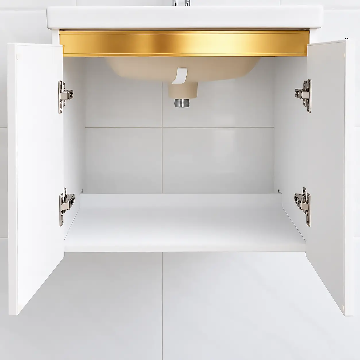 Cấu tạo khoang chứa phía dưới chậu lavabo Eurolife BLV-IN04 với hai cánh tủ mở, bốn bản lề và vị trí kết nối bộ xả phía trên.