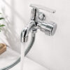 Hình ảnh Eurolife EL-SL112 sau khi lắp đặt thể hiện cấu trúc gắn tường, hai đường nước và sự đồng bộ giữa bề mặt Chrome với dây sen kim loại.