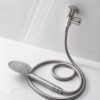 Hình ảnh Eurolife EL-SL108 lắp cùng dây sen và tay sen Inox đồng bộ thể hiện tính hài hòa trong không gian phòng tắm hiện đại. Hình phù hợp cho website giới thiệu vì làm nổi bật ngôn ngữ thiết kế, sự đồng nhất vật liệu và tính ứng dụng thẩm mỹ của sản phẩm.