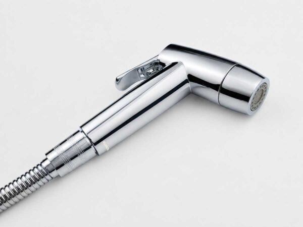 Khớp nối giữa tay xịt và dây dẫn Eurolife EL-X12-T được lắp liền mạch, tạo liên kết gọn gàng và chắc chắn.