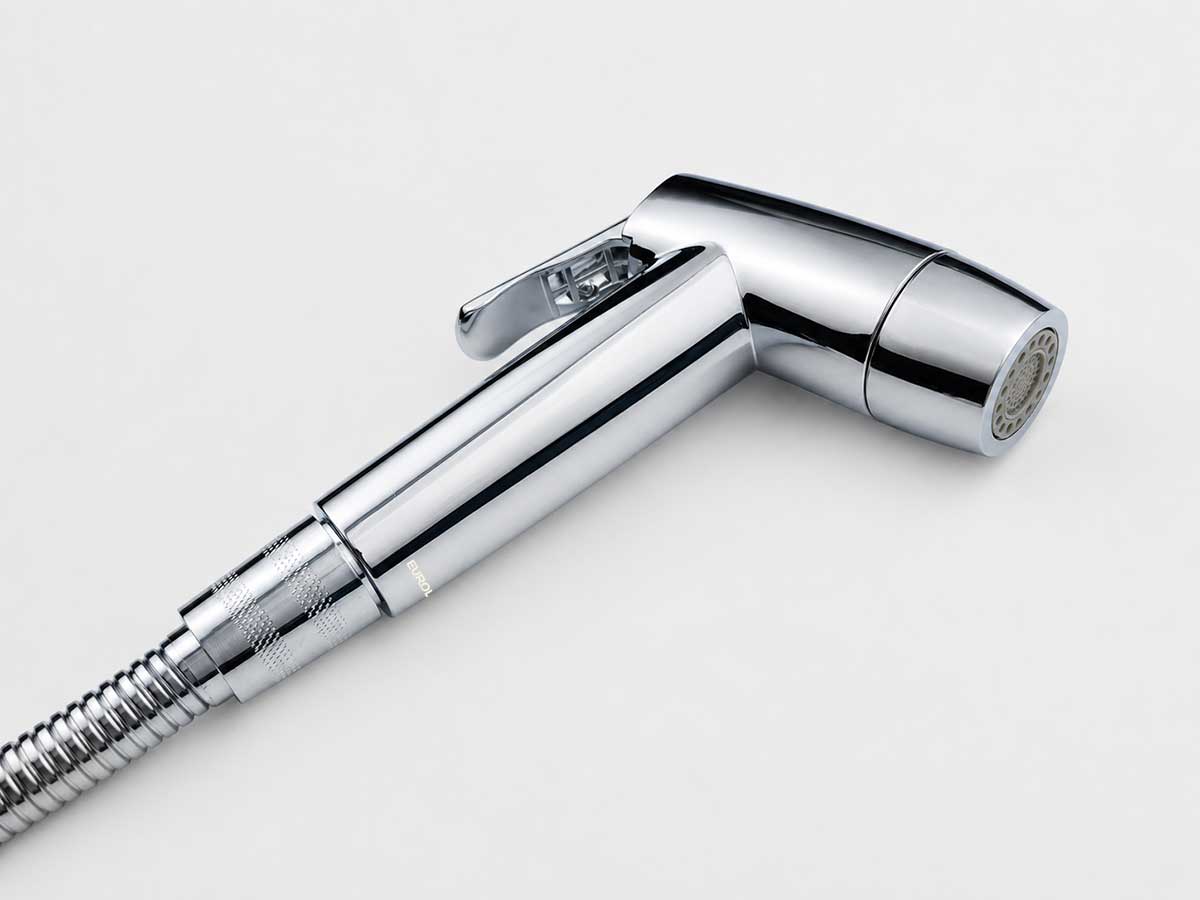 Khớp nối giữa tay xịt và dây dẫn Eurolife EL-X12-T được lắp liền mạch, tạo liên kết gọn gàng và chắc chắn. 