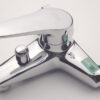 Hình ảnh bề mặt mạ Chrome của củ sen Eurolife EL-LOT 01, thể hiện độ sáng bóng, thiết kế bo cong và khả năng hoàn thiện thẩm mỹ cho phòng tắm.