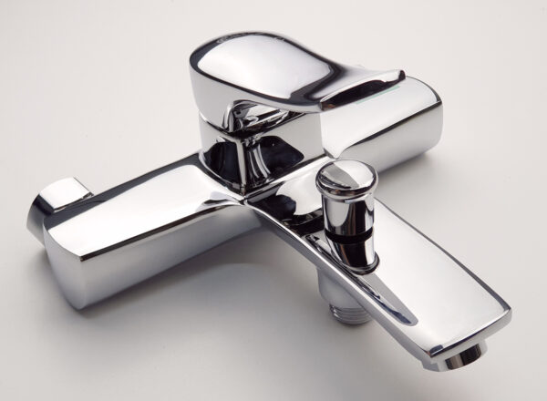 Hình ảnh lớp mạ Chrome sáng bóng trên củ sen nóng lạnh Eurolife EL-ROS 01, thể hiện độ hoàn thiện bề mặt, thiết kế bo tròn hiện đại và khả năng dễ vệ sinh.