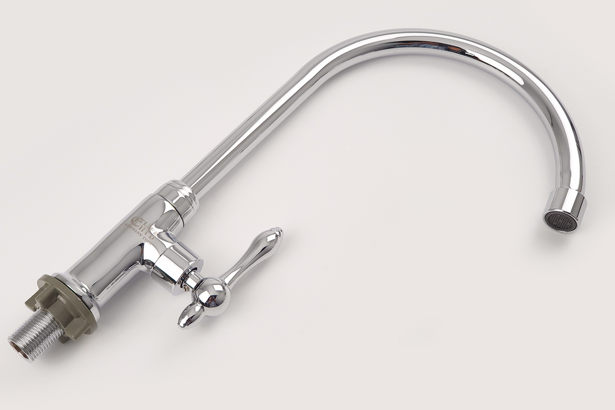 Bề mặt mạ Chrome 5 lớp của vòi rửa chén lạnh Eurolife EL-RC02 giúp sản phẩm sáng đẹp, dễ vệ sinh và phù hợp không gian bếp hiện đại.