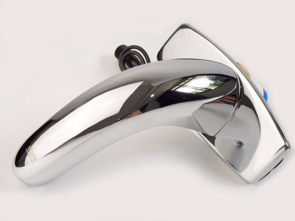Bề mặt mạ Chrome sáng bóng của vòi lavabo cảm ứng Eurolife EL-A100 giúp sản phẩm có vẻ ngoài hiện đại, dễ vệ sinh và phù hợp nhiều không gian.