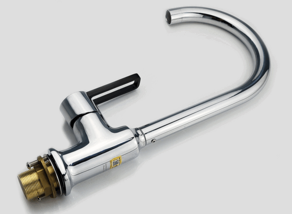 Bề mặt mạ Chrome 5 lớp của vòi rửa chén Eurolife EL-KM12 tạo vẻ sáng bóng, hiện đại và dễ vệ sinh.