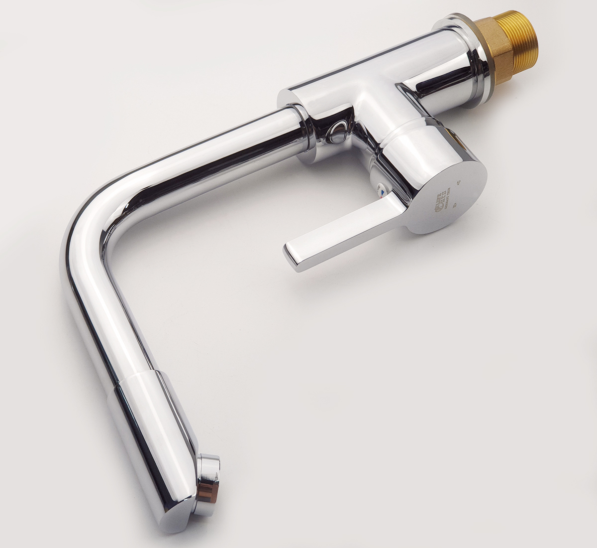 Bề mặt mạ Chrome 5 lớp của vòi rửa chén Eurolife EL-KM02 tạo độ sáng bóng, tăng tính thẩm mỹ và giúp sản phẩm dễ lau chùi trong quá trình sử dụng.