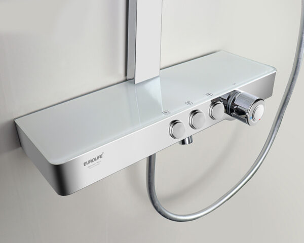 Mặt kiếng cường lực của sen cây Eurolife EL-SC907 có bề mặt phẳng sáng, dễ lau chùi, kết hợp thân củ sen dạng kệ, 3 nút nhấn chuyển chế độ và núm xoay nóng lạnh tiện dụng.