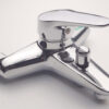 Hình ảnh thân củ sen Eurolife EL-LOT 01 mạ Chrome sáng bóng, kiểu dáng bo cong mềm mại, tích hợp tay gạt nóng lạnh và nút chuyển đổi rút nhấn.