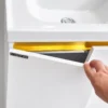 Thân tủ lavabo Eurolife BLV-IN04 bằng Inox SUS 304 hoàn thiện sơn tĩnh điện trắng, phối thanh Nhôm Gold và chậu sứ liền mặt.