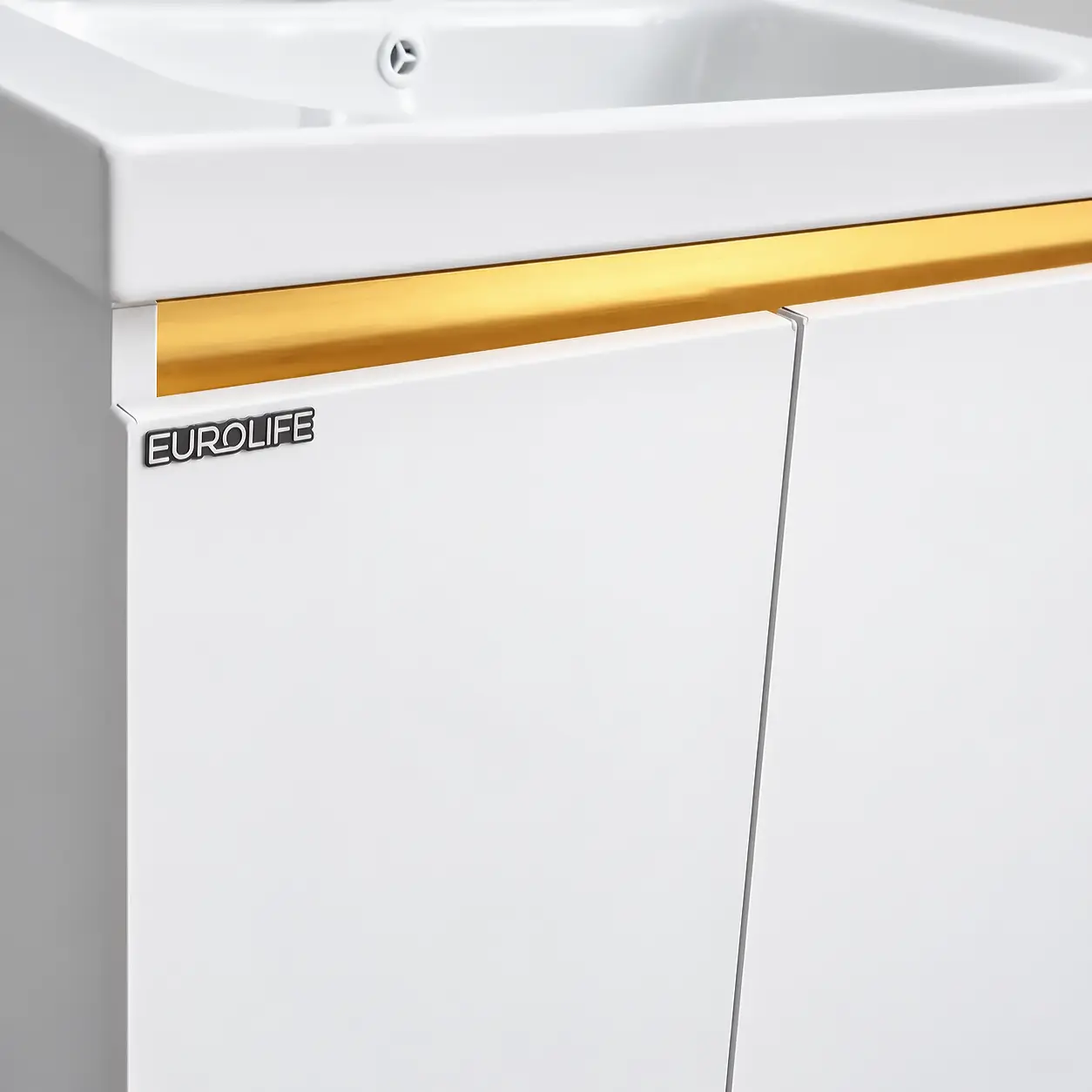 Cận cảnh thanh trang trí ngang bằng Nhôm màu Gold phía trên hai cánh tủ Inox SUS 304 sơn tĩnh điện trắng Eurolife BLV-IN04.
