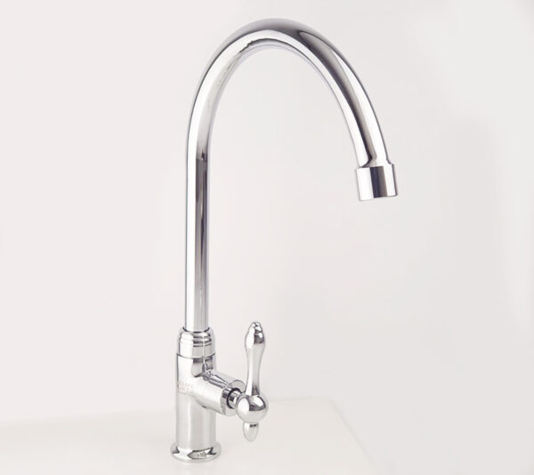 Thiết kế vòi rửa chén lạnh Eurolife EL-RC02 với cần cong cao, tay gạt bên hông và bề mặt Chrome phù hợp nhiều không gian bếp.