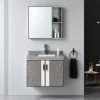 Tổng quan cấu hình bộ tủ lavabo Eurolife BLV-AL15 với tủ dưới hai cánh vân đá, mặt bàn đá, chậu sứ âm và tủ gương có kệ bên phải.