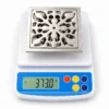Phễu thu sàn Eurolife EL-HG06 trên cân điện tử hiển thị trọng lượng 373 g
