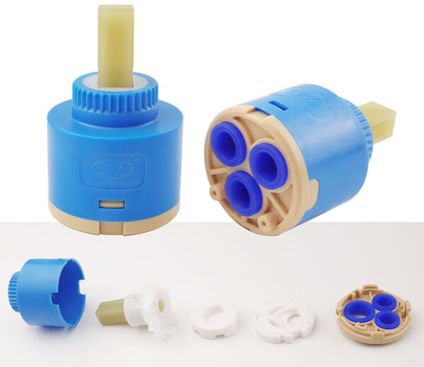 Van Ceramic của vòi rửa chén Eurolife EL-KM09 hỗ trợ đóng mở nhẹ nhàng, điều chỉnh nước nóng lạnh ổn định và tăng độ bền khi sử dụng.