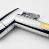 Tay xịt Eurolife EL-X12-T có thân bằng nhựa ABS hoàn thiện lớp mạ Chrome sáng bóng và đầu ren kết nối phía dưới.