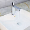 Dòng chảy tạo bọt của vòi lavabo nóng lạnh Eurolife EL-8002 khi lắp thực tế trên chậu lavabo, giúp nước chảy êm và hạn chế văng bắn.