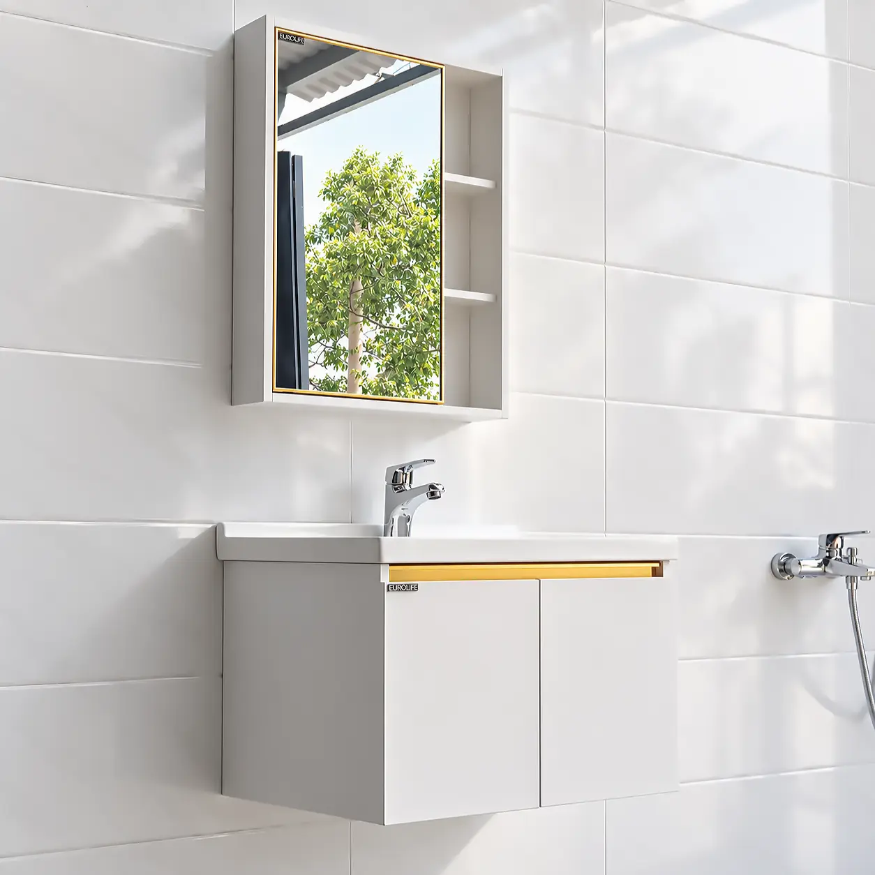 Phối cảnh bố trí lắp đặt bộ tủ lavabo Eurolife BLV-IN04 treo tường, gồm tủ dưới 600mm, chậu sứ liền mặt và tủ gương trong phòng tắm.