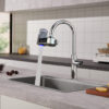 Máy lọc nước đầu vòi Eurolife EL-LS-A21 lắp thực tế trên vòi bếp, thiết kế nhỏ gọn phù hợp không gian bếp hiện đại.