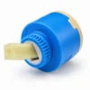 Trục điều khiển của cartridge Ceramic Eurolife nhìn cận cảnh từ phía trên thân van
